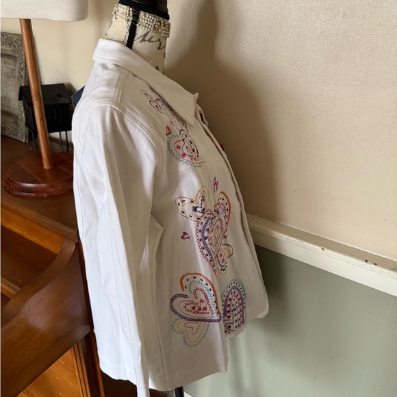 Susan Graver White Embroidered Denim Jacket Red Heart Button Accents NWT 129.00 - Picture 10 of 14
